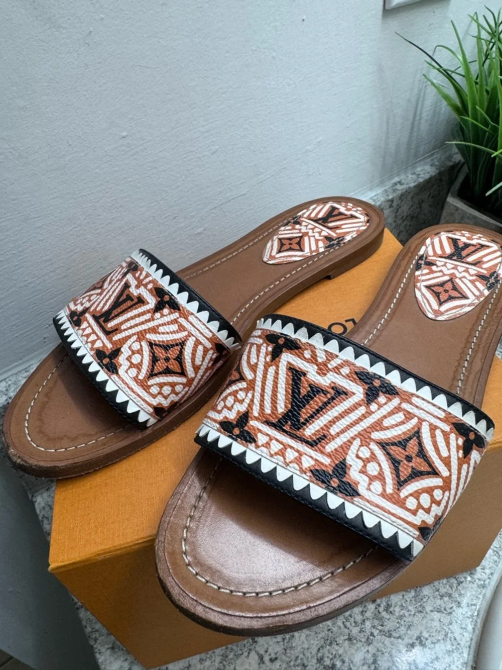 Louis Vuitton Brown, White & Black Patterned Slide Sandals! - Picture 4 of 4